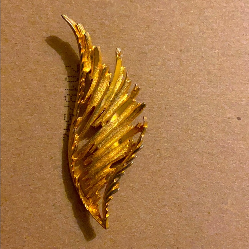 Leaf like pin/brooch One of a Kind 24kg
